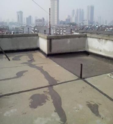 温泉漏水维修 楼顶漏水是什么原因，楼顶漏水维修方法是什么?